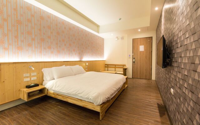 Treehouse Hostels