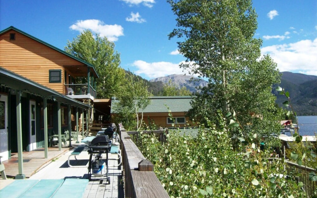 Western Riviera Lakeside Lodging