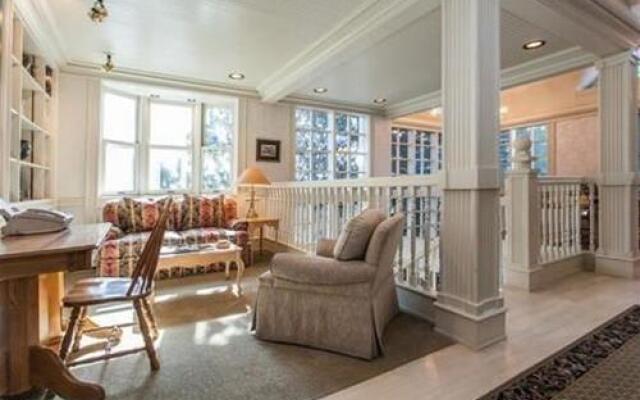West End Splendor - 5 Bedrooms Home
