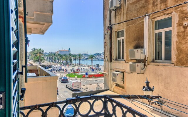 Split Urban Rooms I