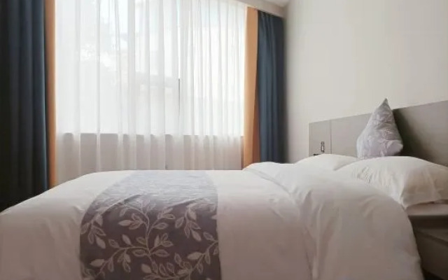 Tongren Jinyue Hotel (Fanjingshan Avenue Jiuyicheng Fangyuanhui Branch)