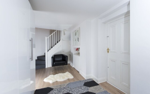 Stunning 1BR Kings Cross Flat!