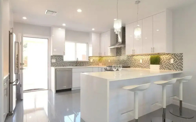 Bright Spacious Family House Near Universal Studios