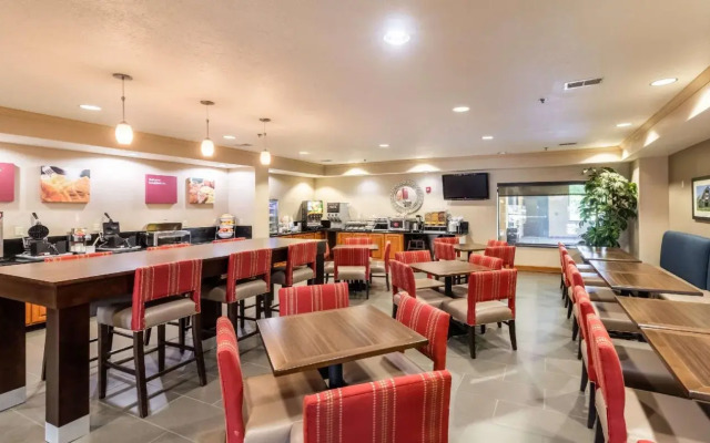 Comfort Suites Hopkinsville near Fort Campbell