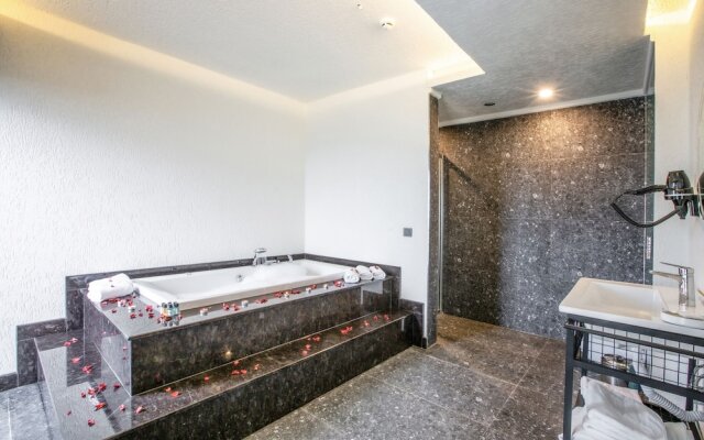 Nehir Otel