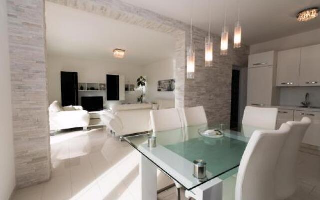 Holiday House Queens with Sea View