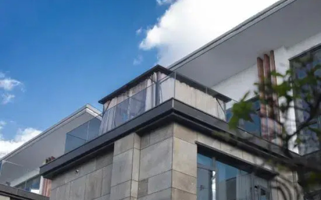 Wuzhishan Yisuli Theme Hotel