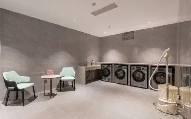 Golden Chau Apartment (Chaozhou Dongbao Plaza Zuoyicheng People's Square)