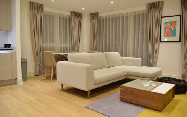 2 Bedroom Flat in Park Royal
