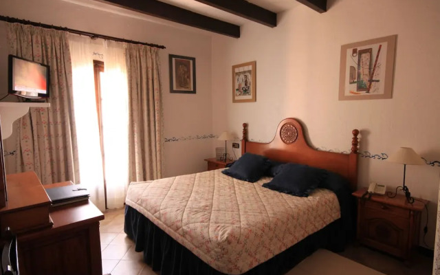 Petit Hotel Restaurante Ses Rotges - Adults Only