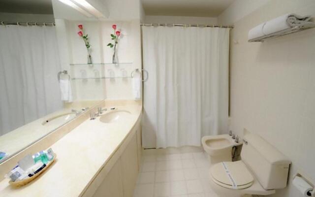 Roosevelt Hotel & Suites
