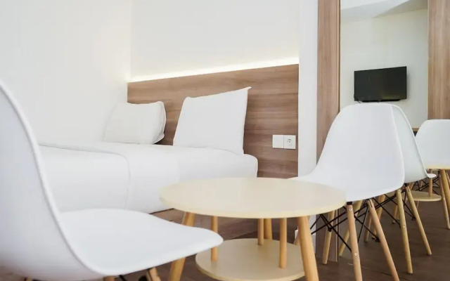 Stylish and Comfy Studio at Casa De Parco Apartment