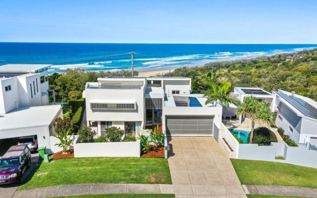 Indulgent beachside luxury, Sunrise Beach