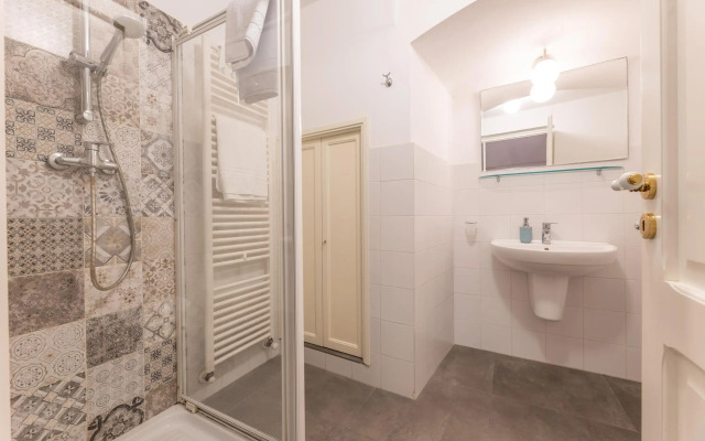 19th Apartment and Modern Pool