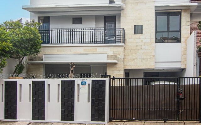 OYO 93500 Rizki Residence TOS Syariah Near PT Bank KB Bukopin Tbk