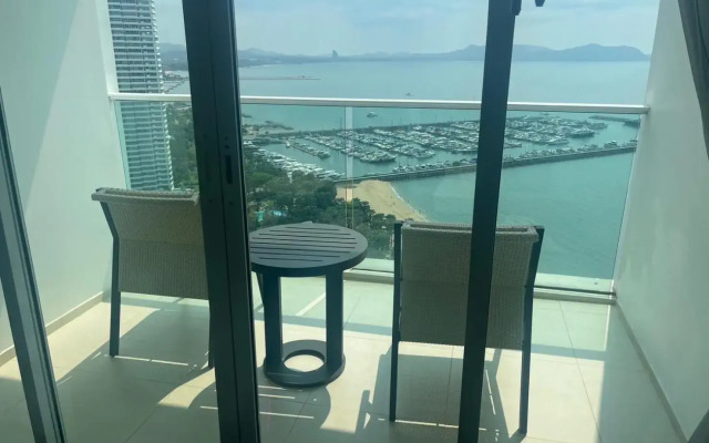 White Sand Beach Residences Pattaya