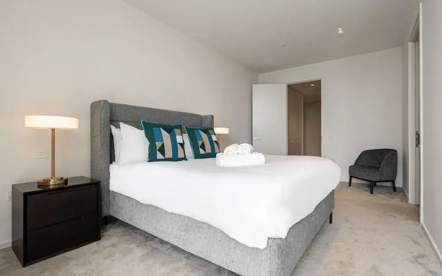 Spectacular Three-bedroom Apartment With City View