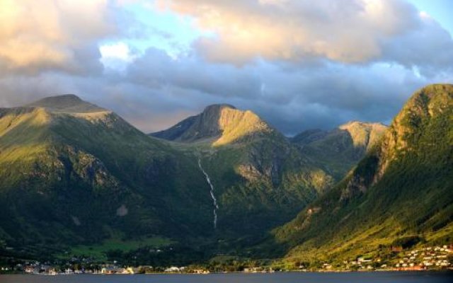 Rosendal Fjordhotel