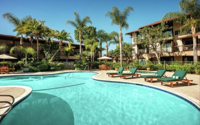 Doubletree By Hilton Hotel Claremont