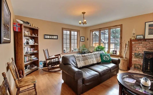 1854, The Maplegrove Inn