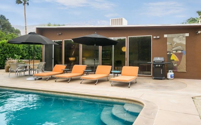 Butterfly Alexander home in Palm Springs Pool and Hot Tub by RedAwning
