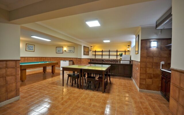 Residential Cul-de-sac Walking Distance to Centre, Private Pool, Free AC & Wifi