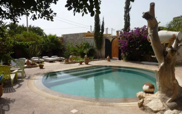 Welcome to Grenadine Double Bedroom and Spacious Garden With Swimming Pool