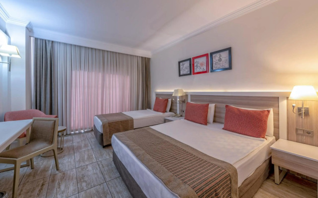 Port River Hotel & Spa