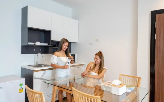 Play Poshtel & Cafe (SHA Certified)