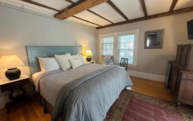 Abalonia Inn