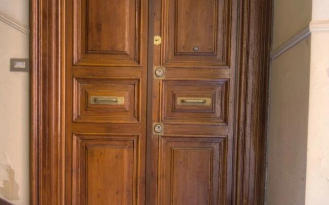 Spanish Steps Hills Apartment