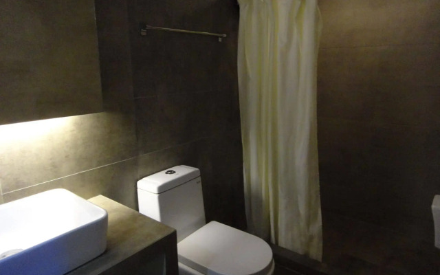 RedDoorz @ Grand Apartelle Hernan Cortes Cebu