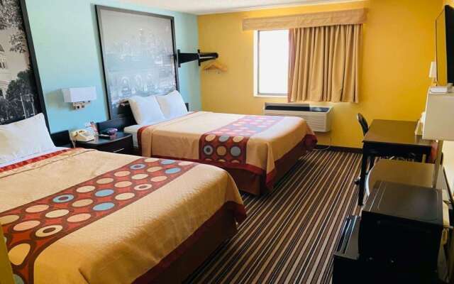 Super 8 by Wyndham Warrenton