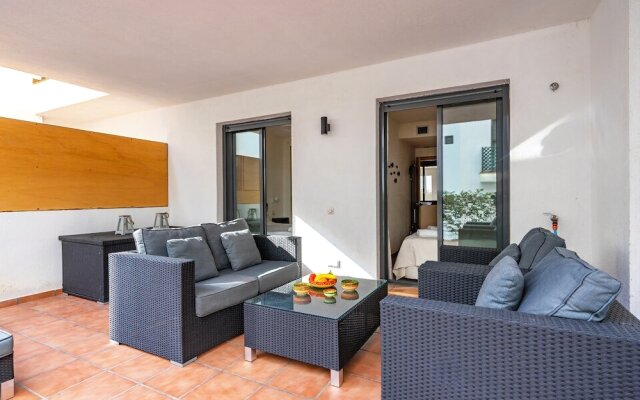 Large Terrace Apartment and near the Pool Ref 38