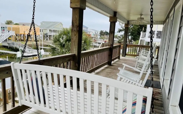 Beach Bells 4 Bedroom Home by RedAwning
