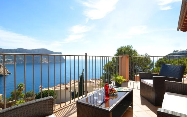 Villa with incredible sea views and pool
