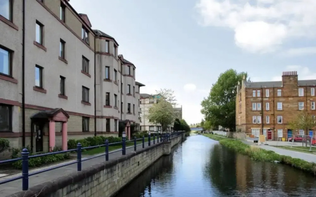 2 Bedroom Canalside Apartment