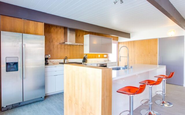 Bubble Gum Modern Holiday home 3
