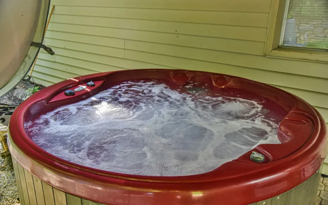 Mountain Retreat Hot Tub Asheville