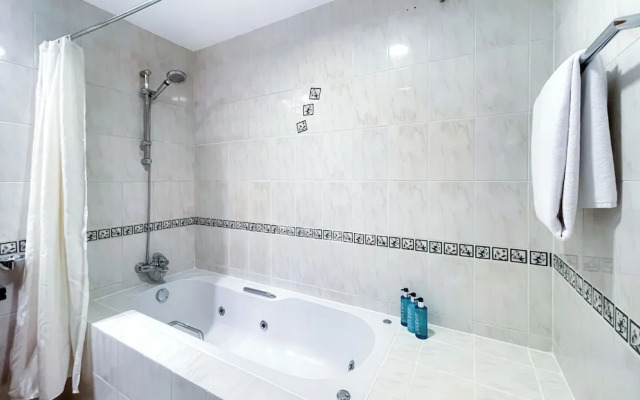 bnbme | Damac Waves Tower | 3 + Maids