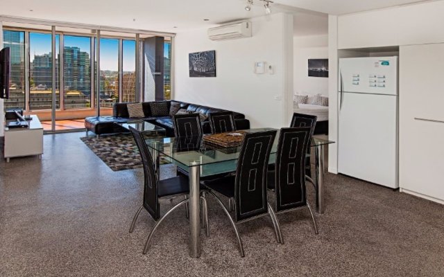 Melbourne Holiday Apartments at McCrae Docklands