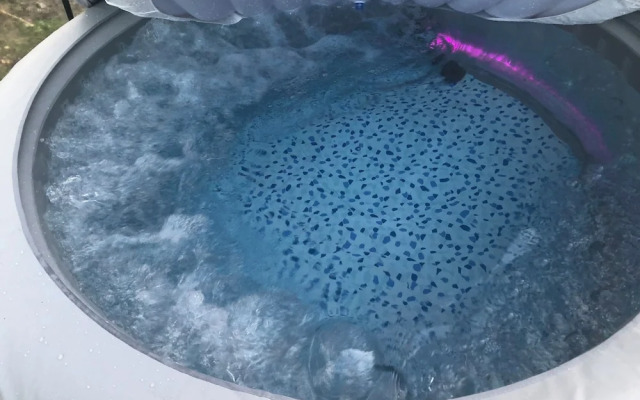 Treehouse Magpies Nest With Bubble Pool