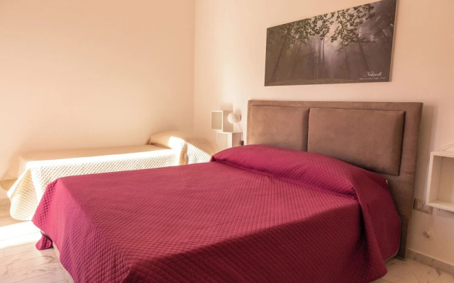 Residence con Piscina e Giardino