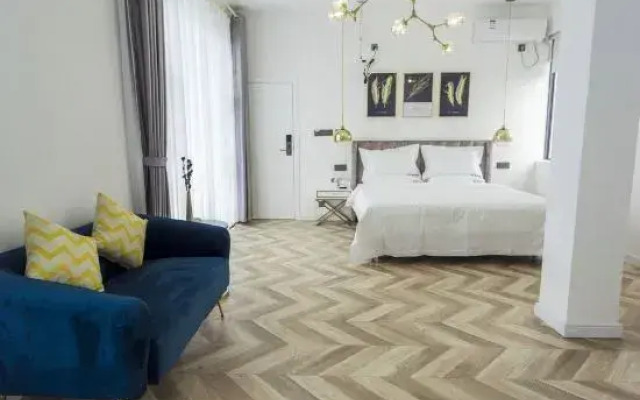 Mubai Light Luxury Hostel