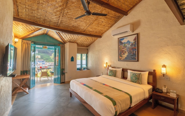 Tree of Life Birdsong Chalets