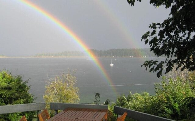 Quadra Island Harbour House B&B