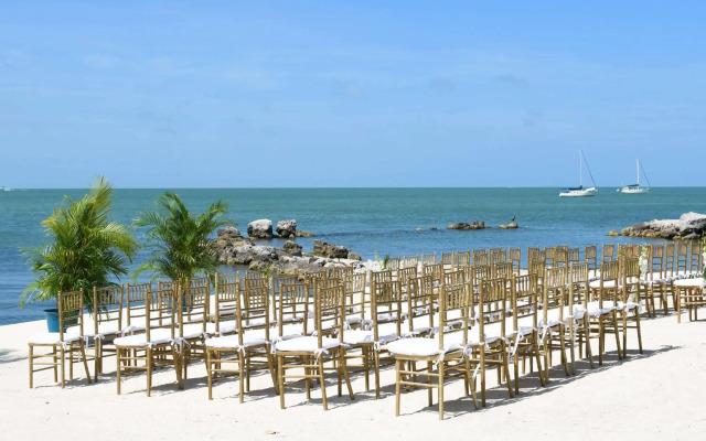 Faro Blanco Resort & Yacht Club Marathon, Curio by Hilton