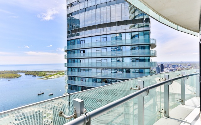 Exquisite 55th Floor 2 Bed 2 Bath Parking