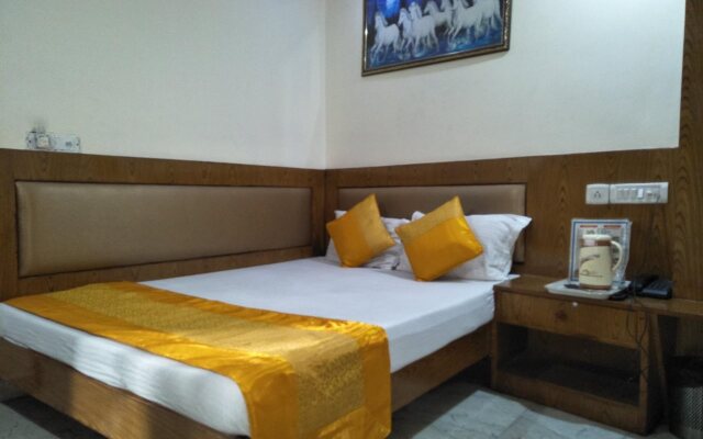 OYO 12739 Mahesh Inn