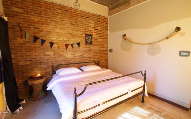 Above the Sea Guesthouse – Guest Rooms – Mae Sariang